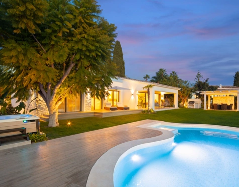 Villa for sale in El Rosario, Marbella Este