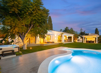 STUNNING VILLA WITH EXCEPTIONAL OUTDOOR SPACE IN MARBELLA EAST FOR SALE