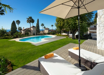 STUNNING VILLA WITH EXCEPTIONAL OUTDOOR SPACE IN MARBELLA EAST FOR SALE