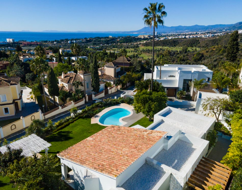 Villa for sale in El Rosario, Marbella Este