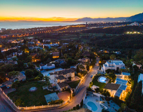 Villa for sale in El Rosario, Marbella Este