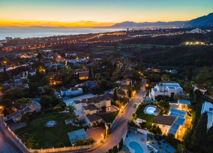 STUNNING VILLA WITH EXCEPTIONAL OUTDOOR SPACE IN MARBELLA EAST FOR SALE