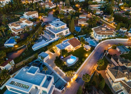 STUNNING VILLA WITH EXCEPTIONAL OUTDOOR SPACE IN MARBELLA EAST FOR SALE