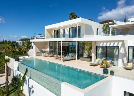 EXQUISITE LUXURY VILLA WITH STUNNING SEA VIEWS IN BENAHAVÍS