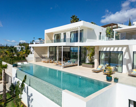 Villa for sale in Los Flamingos, Benahavis