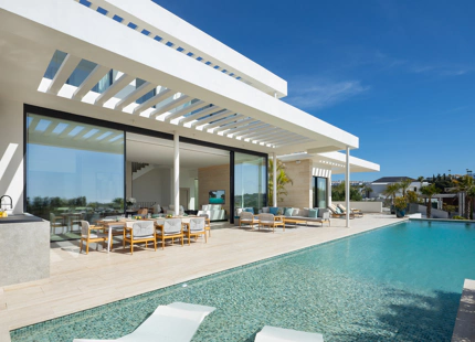 EXQUISITE LUXURY VILLA WITH STUNNING SEA VIEWS IN BENAHAVÍS