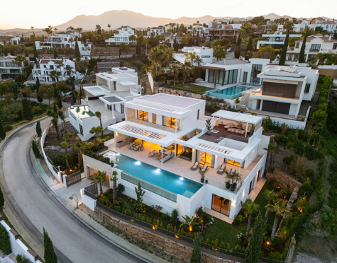 Villa for sale in Los Flamingos, Benahavis