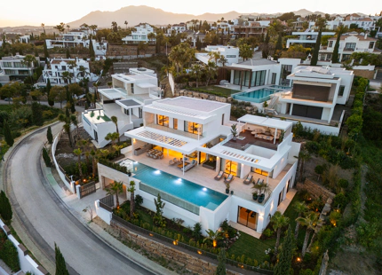 EXQUISITE LUXURY VILLA WITH STUNNING SEA VIEWS IN BENAHAVÍS