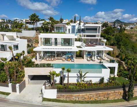 Villa for sale in Los Flamingos, Benahavis