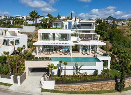 EXQUISITE LUXURY VILLA WITH STUNNING SEA VIEWS IN BENAHAVÍS