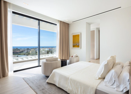 EXQUISITE LUXURY VILLA WITH STUNNING SEA VIEWS IN BENAHAVÍS