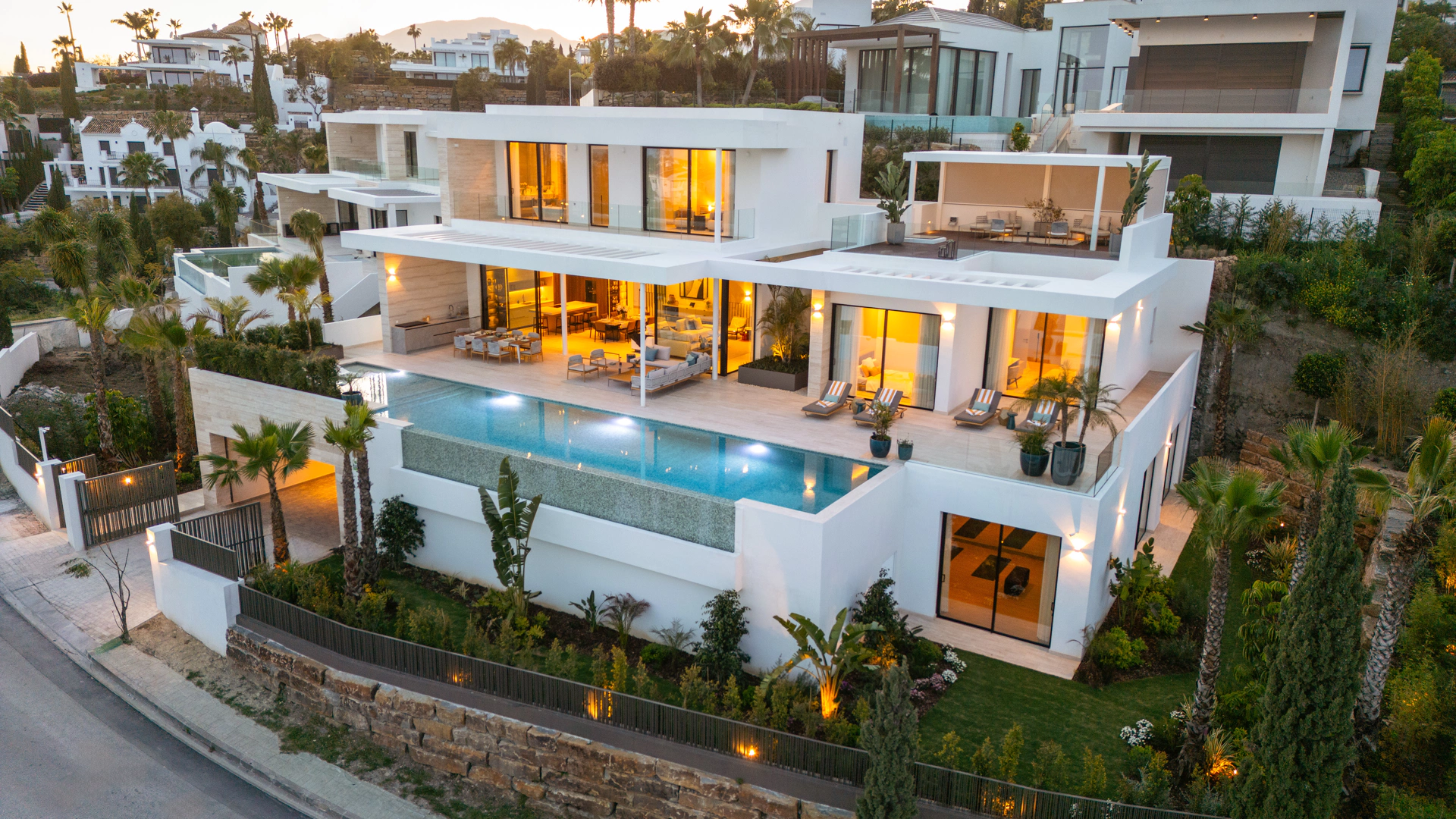 Villa for sale in Los Flamingos, Benahavis