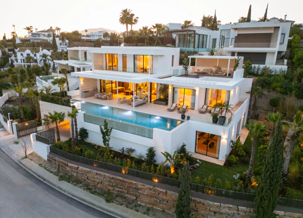 EXQUISITE LUXURY VILLA WITH STUNNING SEA VIEWS IN BENAHAVÍS