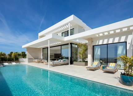 EXQUISITE LUXURY VILLA WITH STUNNING SEA VIEWS IN BENAHAVÍS
