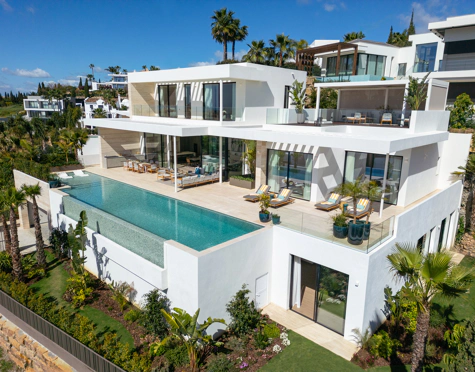Villa for sale in Los Flamingos, Benahavis