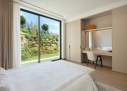 EXQUISITE LUXURY VILLA WITH STUNNING SEA VIEWS IN BENAHAVÍS