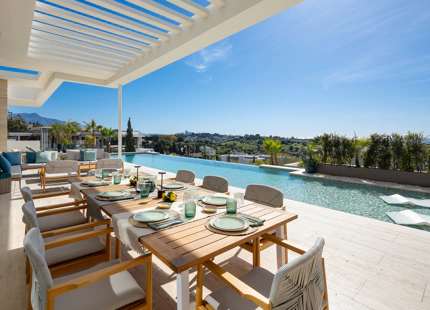 EXQUISITE LUXURY VILLA WITH STUNNING SEA VIEWS IN BENAHAVÍS