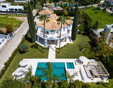 Villa for sale in Nueva Andalucia, Marbella