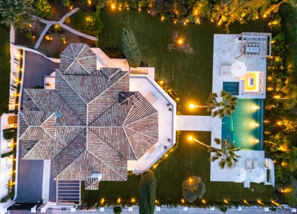 EXCEPTIONAL FIVE-BEDROOM VILLA WITH STUNNING FEATURES IN NUEVA ANDALUCÍA