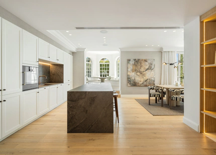EXCEPTIONAL FIVE-BEDROOM VILLA WITH STUNNING FEATURES IN NUEVA ANDALUCÍA