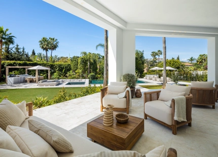 EXCEPTIONAL FIVE-BEDROOM VILLA WITH STUNNING FEATURES IN NUEVA ANDALUCÍA