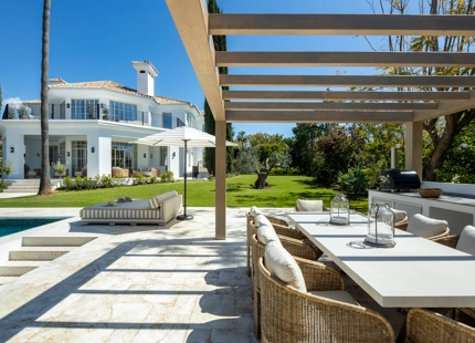 EXCEPTIONAL FIVE-BEDROOM VILLA WITH STUNNING FEATURES IN NUEVA ANDALUCÍA
