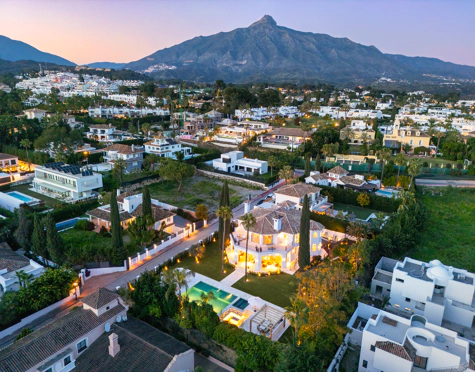 Villa for sale in Nueva Andalucia, Marbella