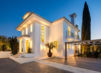 EXCEPTIONAL FIVE-BEDROOM VILLA WITH STUNNING FEATURES IN NUEVA ANDALUCÍA