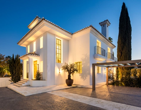 Villa for sale in Nueva Andalucia, Marbella