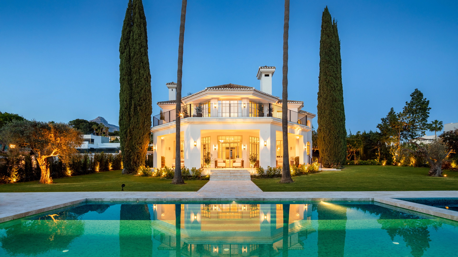 Villa for sale in Nueva Andalucia, Marbella