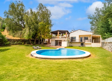 CHARMING 4-BEDROOM VILLA WITH EXPANSIVE OUTDOOR AREA IN El ROSARIO, MARBELLA
