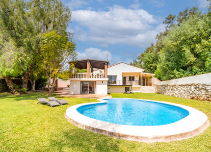 CHARMING 4-BEDROOM VILLA WITH EXPANSIVE OUTDOOR AREA IN El ROSARIO, MARBELLA