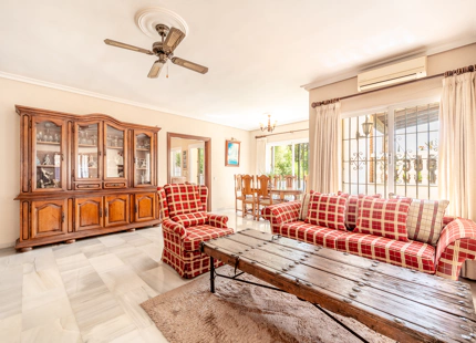 CHARMING 4-BEDROOM VILLA WITH EXPANSIVE OUTDOOR AREA IN El ROSARIO, MARBELLA