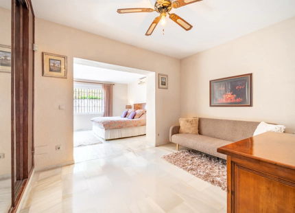 CHARMING 4-BEDROOM VILLA WITH EXPANSIVE OUTDOOR AREA IN El ROSARIO, MARBELLA