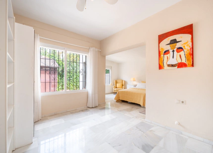 CHARMING 4-BEDROOM VILLA WITH EXPANSIVE OUTDOOR AREA IN El ROSARIO, MARBELLA