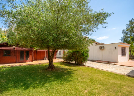 CHARMING 4-BEDROOM VILLA WITH EXPANSIVE OUTDOOR AREA IN El ROSARIO, MARBELLA