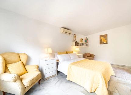 CHARMING 4-BEDROOM VILLA WITH EXPANSIVE OUTDOOR AREA IN El ROSARIO, MARBELLA