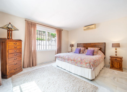 CHARMING 4-BEDROOM VILLA WITH EXPANSIVE OUTDOOR AREA IN El ROSARIO, MARBELLA