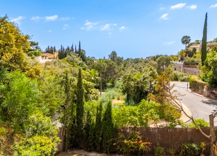 CHARMING 4-BEDROOM VILLA WITH EXPANSIVE OUTDOOR AREA IN El ROSARIO, MARBELLA