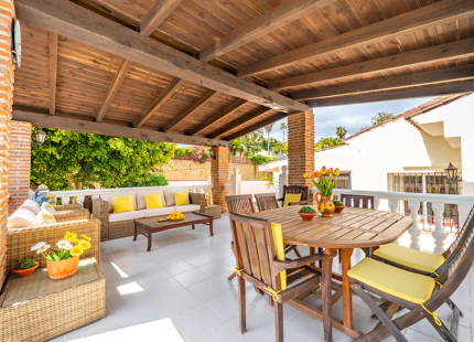 CHARMING 4-BEDROOM VILLA WITH EXPANSIVE OUTDOOR AREA IN El ROSARIO, MARBELLA