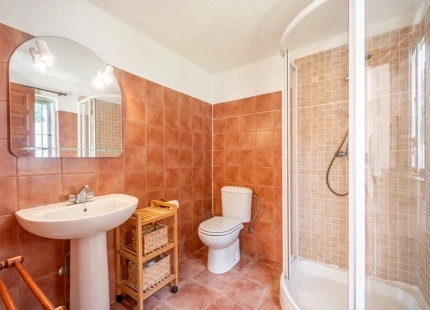 CHARMING 4-BEDROOM VILLA WITH EXPANSIVE OUTDOOR AREA IN El ROSARIO, MARBELLA