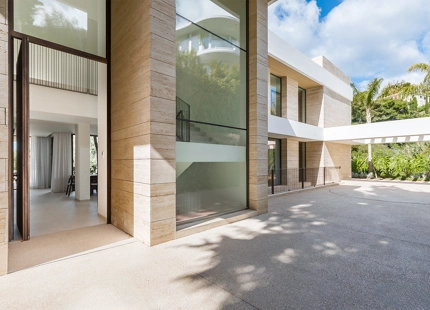 BRAND NEW LUXURY 5-BEDROOM VILLA IN BENAHAVÍS