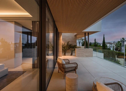BRAND NEW LUXURY 5-BEDROOM VILLA IN BENAHAVÍS