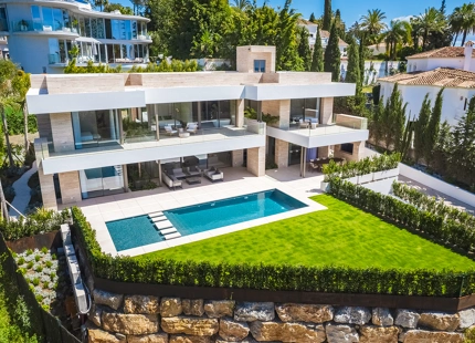 BRAND NEW LUXURY 5-BEDROOM VILLA IN BENAHAVÍS