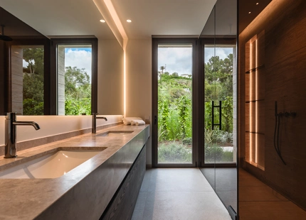 BRAND NEW LUXURY 5-BEDROOM VILLA IN BENAHAVÍS