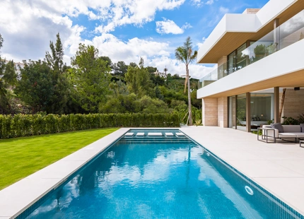 BRAND NEW LUXURY 5-BEDROOM VILLA IN BENAHAVÍS