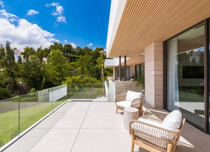 BRAND NEW LUXURY 5-BEDROOM VILLA IN BENAHAVÍS