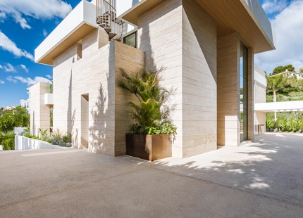 BRAND NEW LUXURY 5-BEDROOM VILLA IN BENAHAVÍS