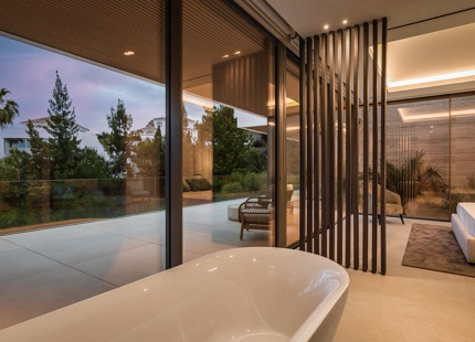BRAND NEW LUXURY 5-BEDROOM VILLA IN BENAHAVÍS