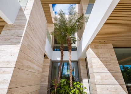 BRAND NEW LUXURY 5-BEDROOM VILLA IN BENAHAVÍS